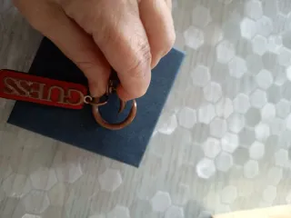 Portachiavi Guess con ciondoli