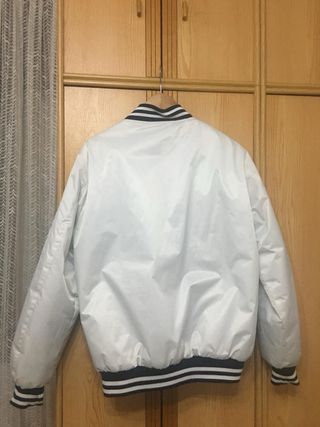 Chaqueta bomber blanca