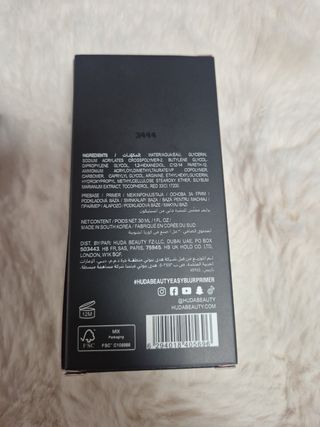 Huda Beauty Easy Blur Primer