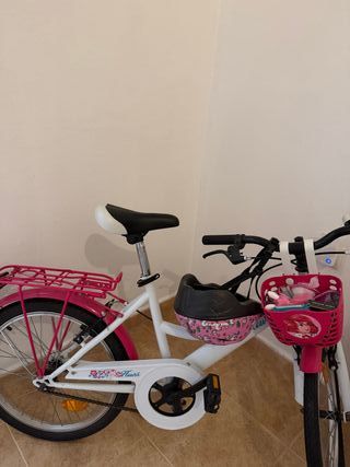 Bicicleta infantil blanca y rosa