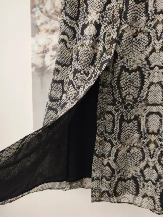 Falda Massimo Dutti estampado serpiente