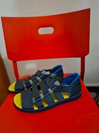 Sandalias Camper Negras y Amarillas