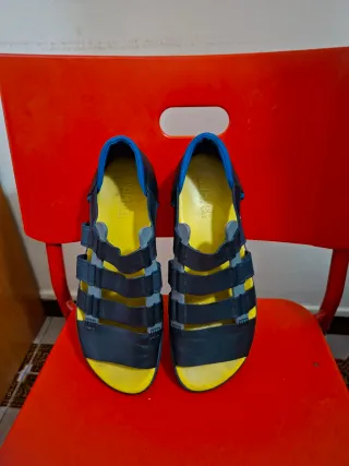 Sandalias Camper Negras y Amarillas