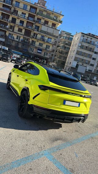 ALQUILER LAMBORGHINI URUS 650 CV