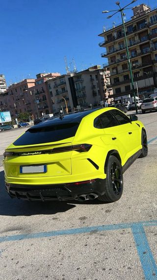 ALQUILER LAMBORGHINI URUS 650 CV