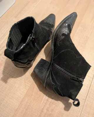 Botines Zara Negros Piel Serpiente