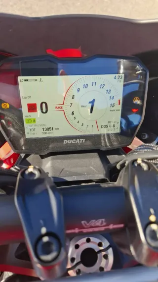 Ducati Streetfighter V4S Roja y Negra