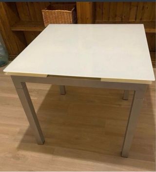 Mesa extensible cristal y metal