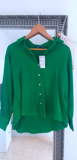 Camisa de satén. Kiabi. Nueva sin estrenar y con e