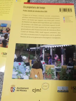 2 libros en valenciano