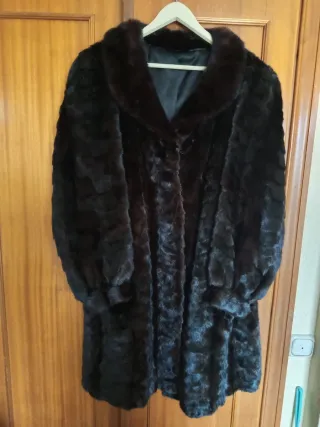 Abrigo de piel marrón