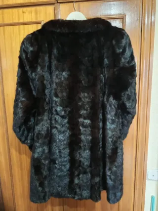 Abrigo de piel marrón