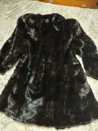 Abrigo de piel marrón