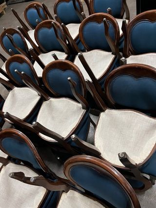 Sillas de comedor tapizadas azul y madera