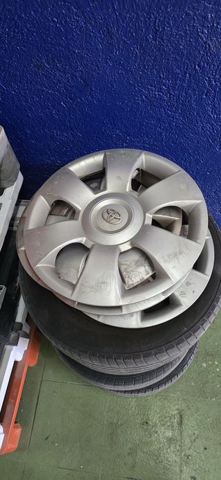 Llanta de coche en buen estado