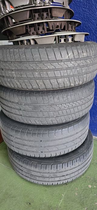 Llanta de coche en buen estado