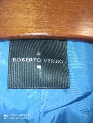 Chaqueta corta Roberto Verino azul y dorada