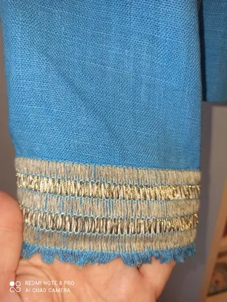 Chaqueta corta Roberto Verino azul y dorada