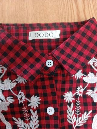 Vestido midi cuadros rojo y negro gran bordado