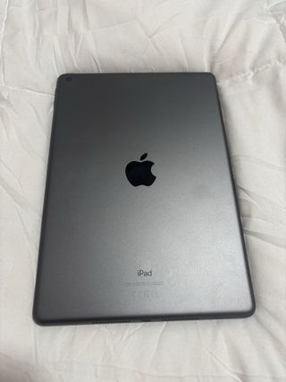 iPad 8 con lápiz y funda