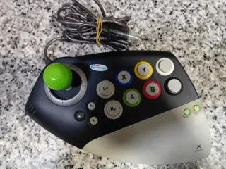 Mando Xbox Gamestop con Joystick Verde
