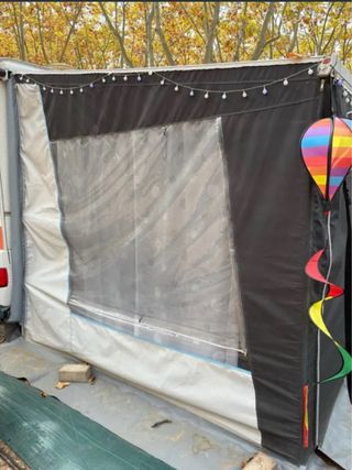 Toldo Fiamma F45s con cerramiento Inaca