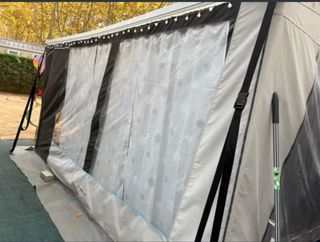 Toldo Fiamma F45s con cerramiento Inaca