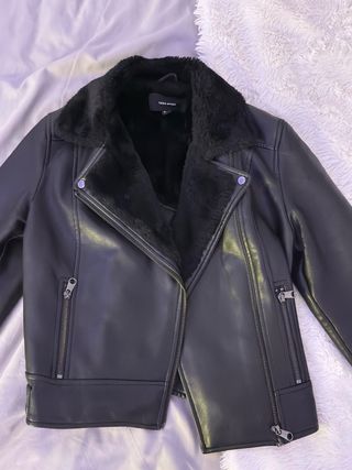 Chaqueta cuero Vero Moda negra.