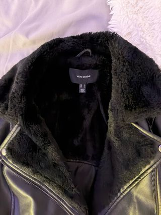 Chaqueta cuero Vero Moda negra.