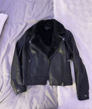 Chaqueta cuero Vero Moda negra.