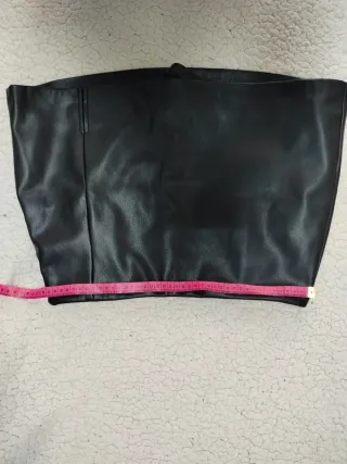 Falda/pantalón negra efecto piel