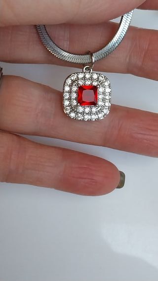 Girocollo acciaio con ciondolo rosso