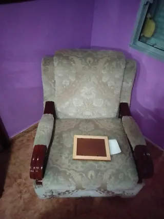 Mesa redonda y 6 sillas antiguas