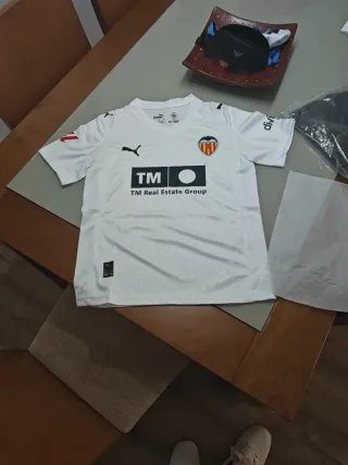Camiseta y pantalón Valencia 25-26
