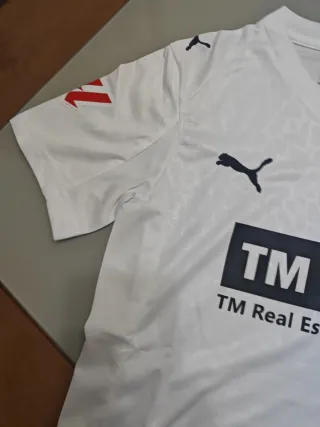 Camiseta y pantalón Valencia 25-26