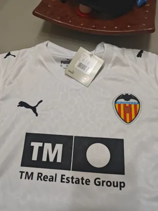 Camiseta y pantalón Valencia 25-26
