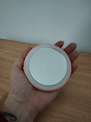 Specchio LED per trucco portatile