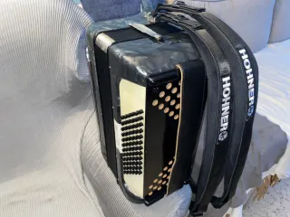 Fisarmonica Hohner Arietta II M 72 bassi