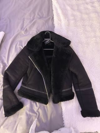 Chaqueta Pull&Bear Negra Forrada.