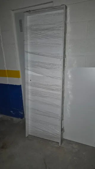 Puerta de paso blanca