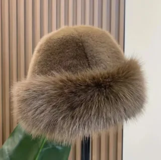 Gorro de pelo fino marrón