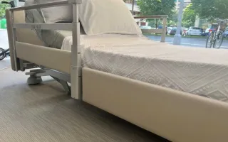 Cama hospital.eléct.+colchón antiesc+ barand.NUEVA
