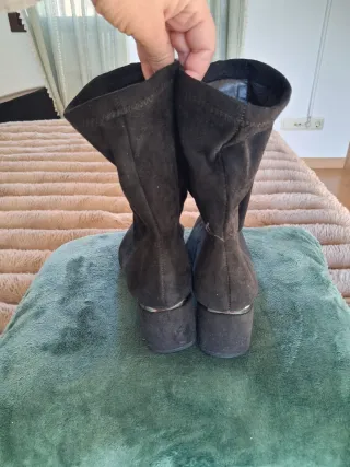 Botines negros ante con cordones