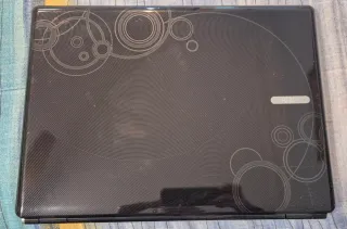 Portátil Airis Negro/Plateado con cargador