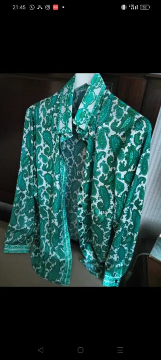 Blusa de seda estampada verde e blanca