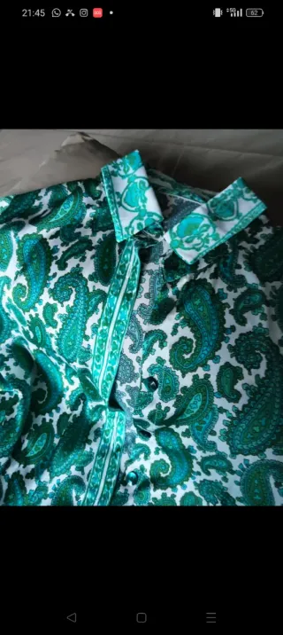 Blusa de seda estampada verde e blanca