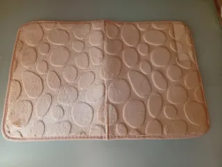 Tappetini da bagno con design a pietra