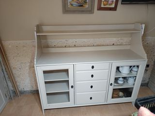 Mueble aparador blanco con puertas de cristal