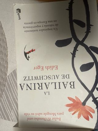 Libros varios amor, bélicos, policiacos, gorra