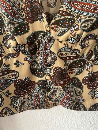 Blusa Stradivarius Escote Pico Estampada